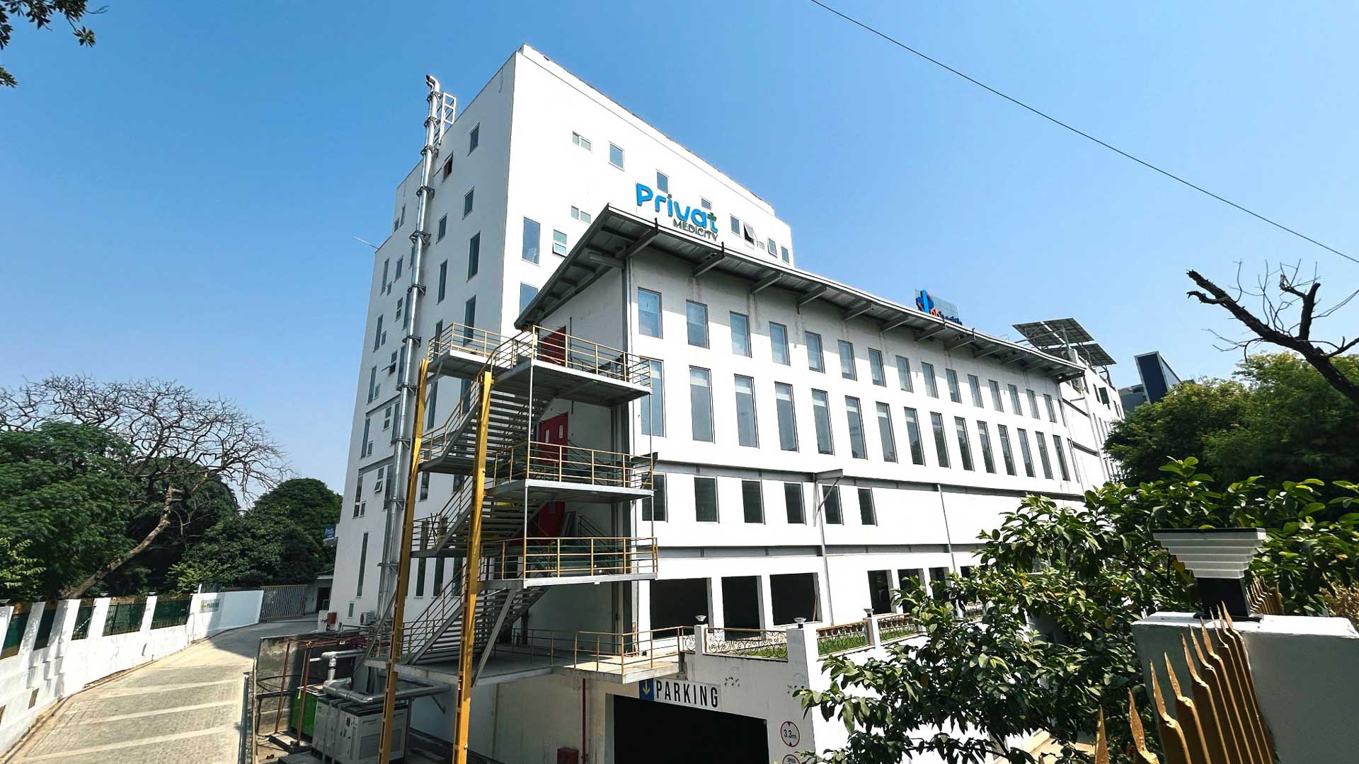 Privat Medicity buildings and connecting walkway, photographed on site
