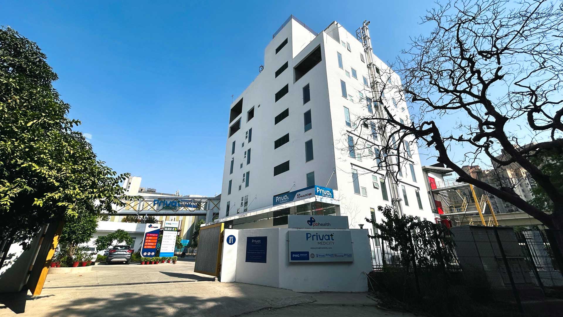 Main entrance to Privat Medicity campus